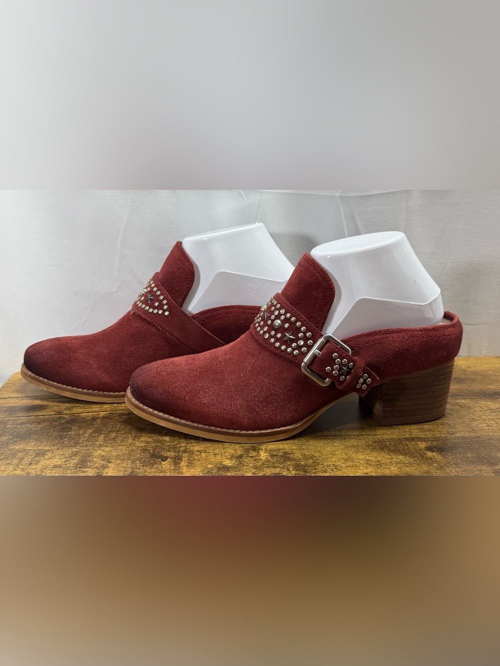 Earth Denton Slip-On Rust Red Suede Studded Buckle Mule Size 8.5B - Picture 3 of 16